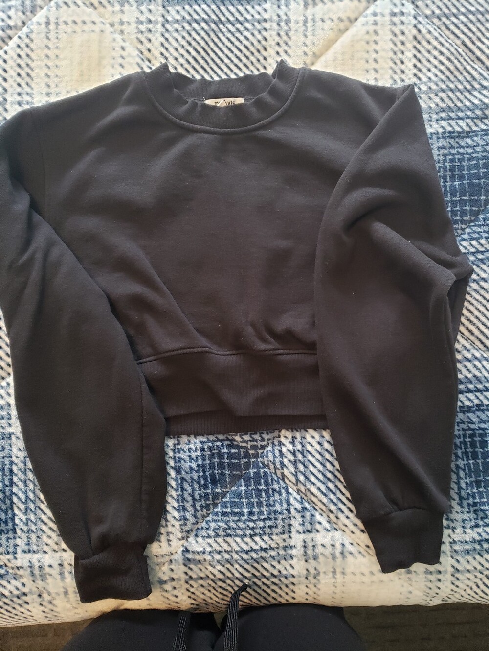 4x $15 refuge Black Cropped Crew Sweatshirt